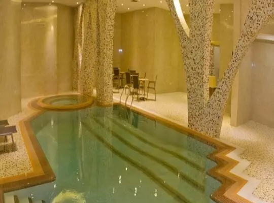 RoyalHotel3 RoyalHotel3